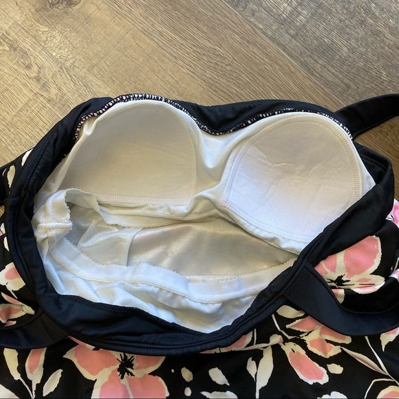 Miraclesuit Floral Coverup - Picture 4 of 5